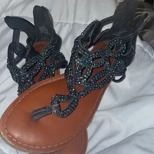 I’m selling Sandals, brand: justice, Color: black with gems, size: 3!